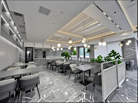 Ganglong Four Seasons Hotel (Zhuji International Trade City)