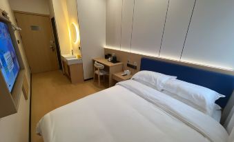 Zsmart Hotel (Shanghai North Bund Red House Hospital Branch)