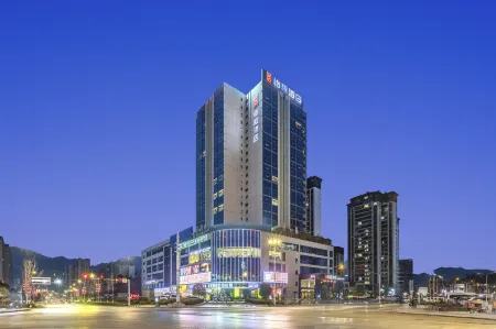 Echeng Hotel (Enshi Tusi City) Отели рядом с достопримечательностью «Enshi Vocational and Technical College»