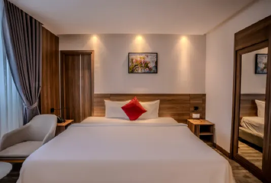 Astica Hotel Nha Trang Отели рядом с достопримечательностью «Лонг Шон»