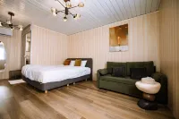 Yu Yue Log Cabin