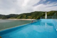 Lanxi Guesthouse - Pools