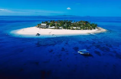 Beachcomber Island Resort Hoteles cerca de Vomo