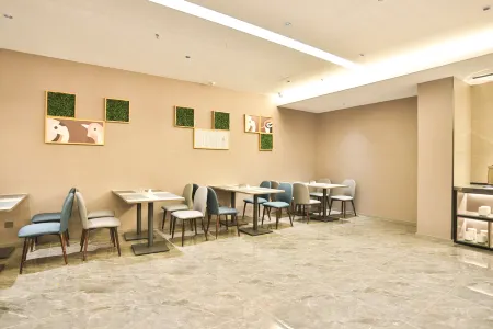 Home Cloud Four Seasons Hotel (Dunhua Chang'an Road Food Street Branch) Отели рядом с достопримечательностью «Zhengjue Temple»