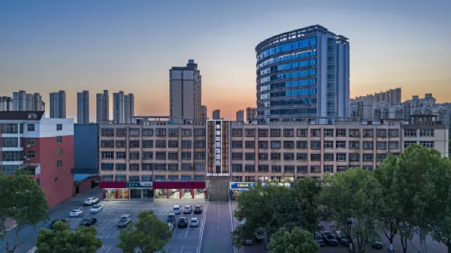 Gushi Yibai International Hotel