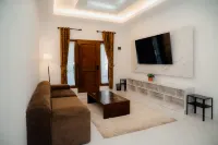 Illusion Homestay - Parking
