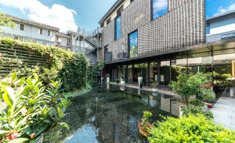 Canal Seclusive Life