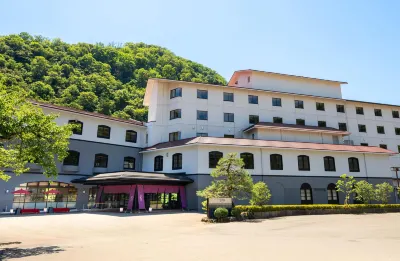 Yamanaka Onsen KAJIKASO Hotels near Kakusenkei Gorge