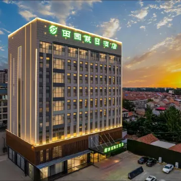 Ldyllic Holiday Inn Hotel