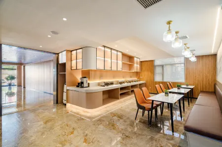 Urban Garden Hotel (Sanmenxia Municipal Government Branch) Отели рядом с достопримечательностью «Huanghe Forest Park»