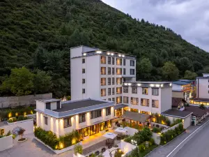 Kangding Tingshan Hot Spring Homestay