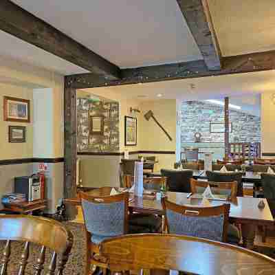 The Woodman Inn Hotel Exterior