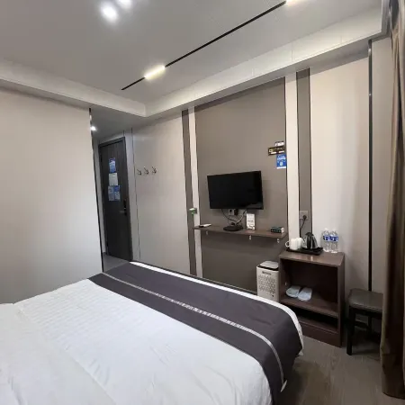 Hotels in Moon Bay Отели рядом с достопримечательностью «Langxixian Wuyuan Shan Shui Nongye Park»