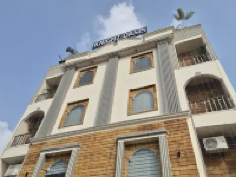 Knight Oasis Hotels in Sikar