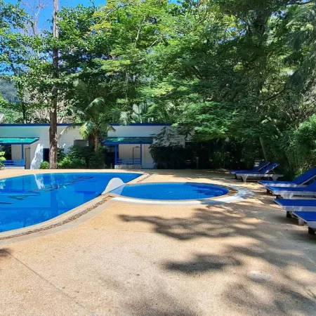 Lanta Island Resort Отели рядом с достопримечательностью «Ban Sala Dan Community School»