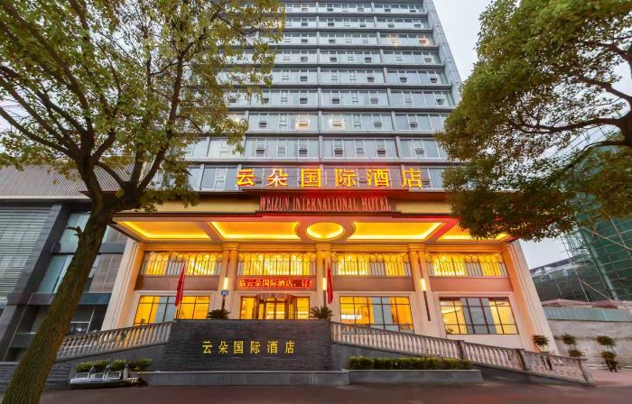 Lu County Yunduo International Hotel