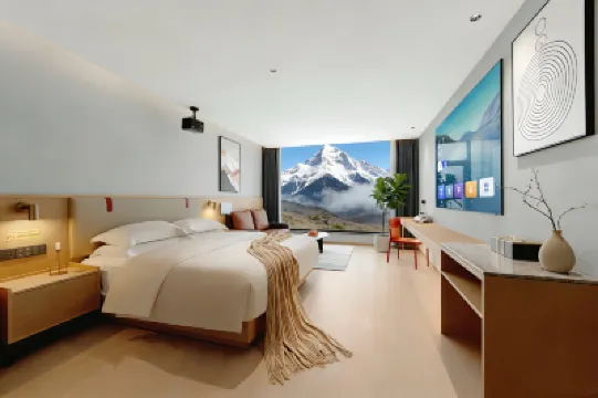 Yuegui Scenic | Xueshan Yingge Oxygen-rich Scenic Hotel (Shangri-La Ganden Sumtseling Monastery) Hotels near Ganden Sumtseling Monastery