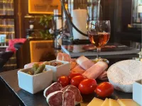 Drake Longchamp Hotels near Musee Ariana