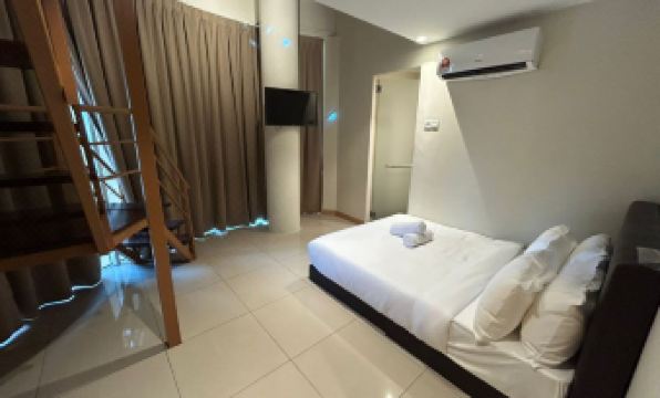 Swing & Pillows - Kota Damansara