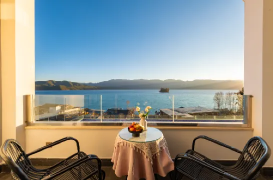 瀘沽湖雲上度假酒店（達祖情人灘店）