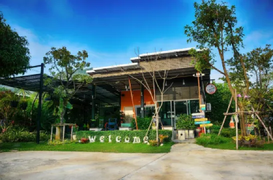 บ้านสวนครูเสริฐ โรงแรมใกล้น้ำตก เอราวัณ