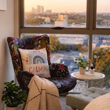 Lovely 2 Bed 2 Bath Apartment | Free Parking | Walk to Train