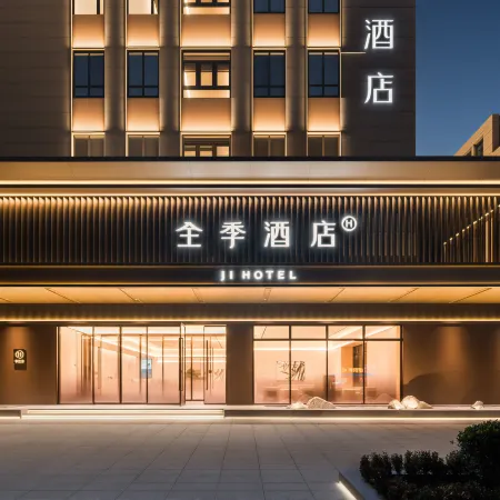 Full Season Hotel (Xinxiang Economic Development Zone Pingyuan Lake Park Branch)