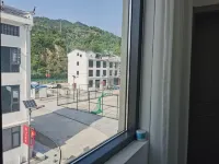 Yichang River Family Homestay