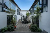 Weishan Qichi Oriental Holiday Courtyard
