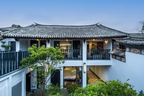 Weishan Qichi Dongfang Holiday Courtyard-Style Hotel