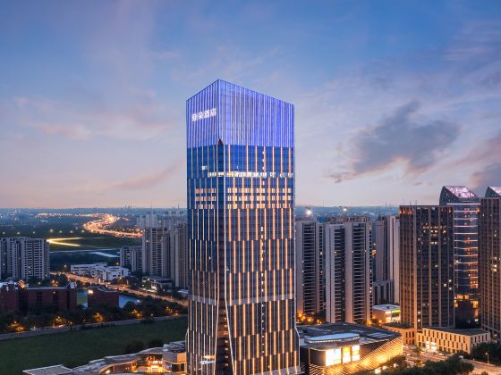 Atour Hotel in Fengmao Li, Kuncheng Lake, Changshu Southeast Development Zone.