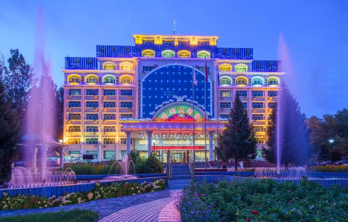 Mystic Lake Grand Hotel