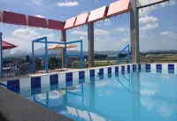 Sunday Sky Hotel in Korean Town Angeles, Near Clark International Airport - Swimmingpools