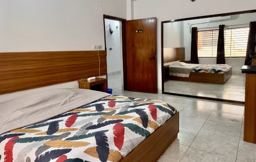 Chinese Hotel-Mango Tree - Homestays