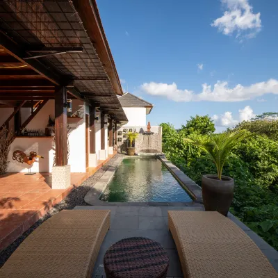 Bukayu - Two Bedroom Private Pool Villa with Valley View Tegenungan瀑布附近的飯店