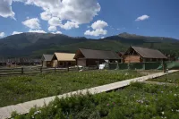 Spruce Moon Gazing Snow Mountain View Design Guesthouse (Xinjiang Kanas National Geopark) - บริการรถรับส่ง