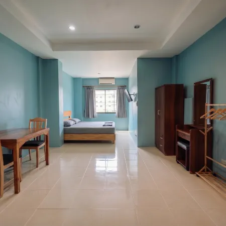 Orient Hotel Отели рядом с достопримечательностью «Храм Бун Канджанарам»