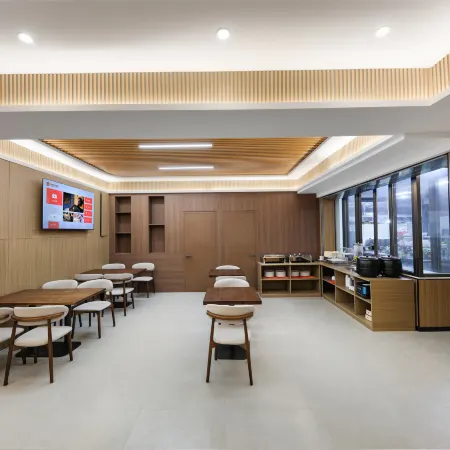 Shangkeyouyue Hotel (Anshun University Huangguoshu Airport Branch)
