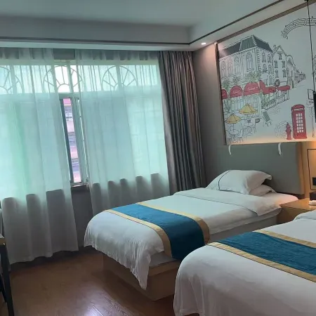 Cenxi Hongtai Hotel