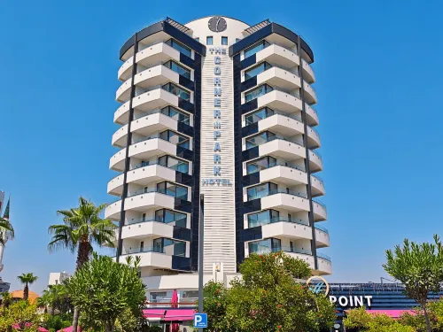 The Corner Park Hotel - อ่างจากุชชี่