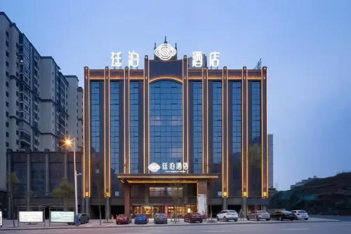 TILL BRIGHT Hotel (Shaoyang High-Speed Railway Station Daxiang District Government) - parking