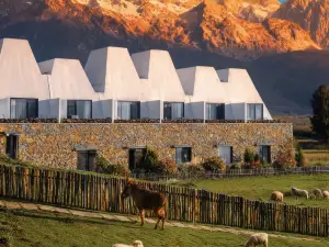 Lisman Snow Mountain Hotel