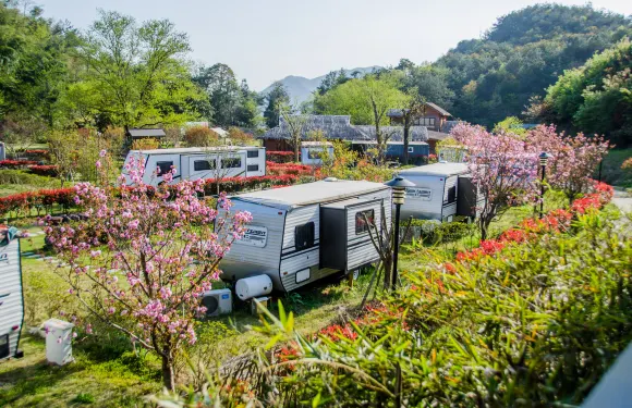 徐鳧巖奧藍途房車度假營地（奉化溪口店）