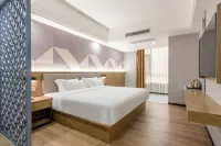 Borrman Hotel (Zhanjiang Yingzhan Plaza Chikan Republic Style Street)