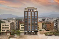 Four Seasons Premium Hotel - Mountain view
