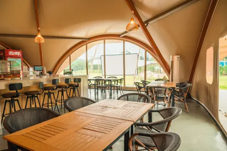 Young LiveCamp Отели рядом с достопримечательностью «Haishou Island»