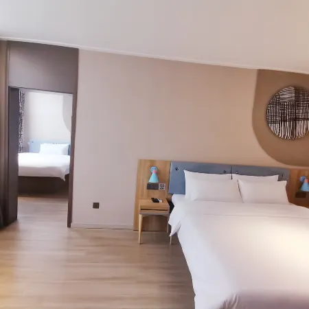 Homeinn · neo (Qinhuangdao Shanhaiguan Railway Station) Отели рядом с достопримечательностью «Old Dragon's Head»