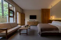 XIANZAI SHUIYUNSHU Forest Hot Spring Resort Hotel Hotels in Dujiangyan