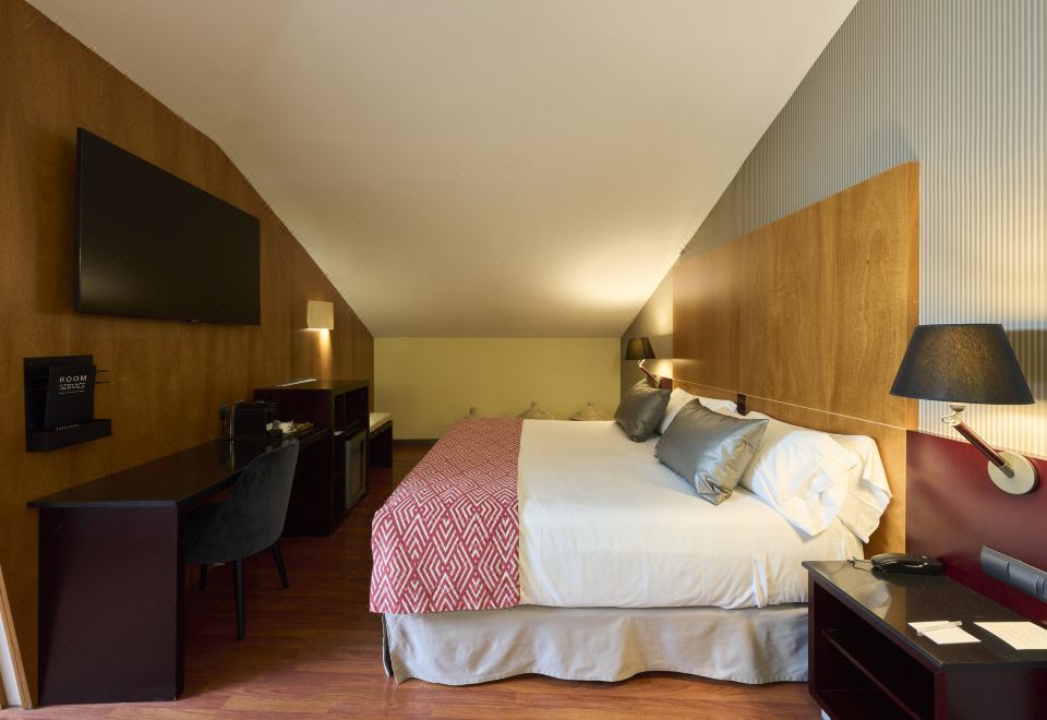 Hotel Catalonia El Pilar Over view