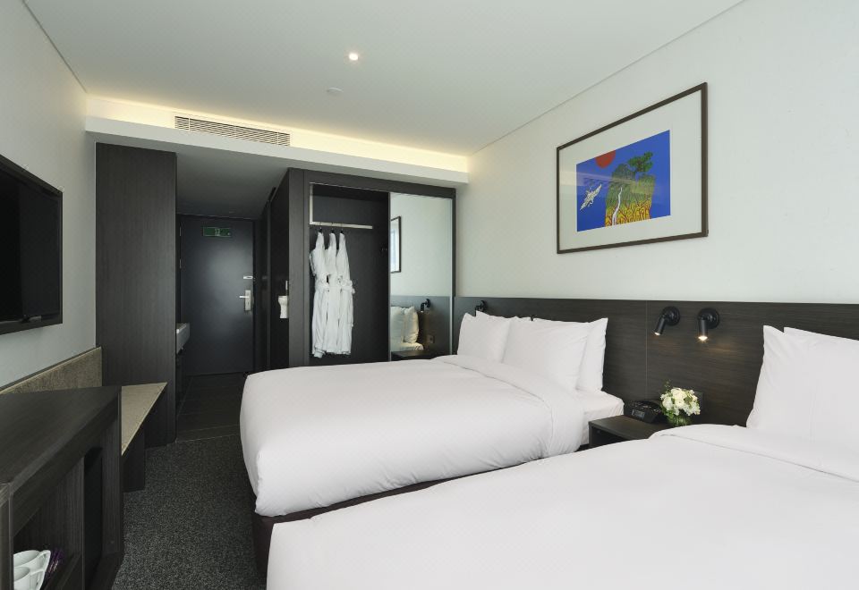 1. 나인트리 바이 ..